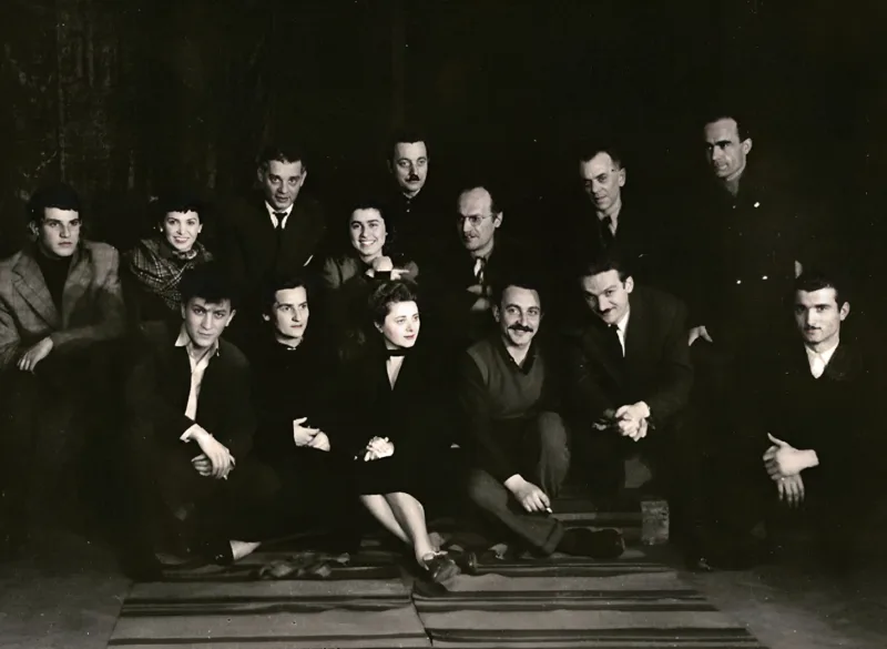 MLADOST PRED SUDOM 1955 Ansambl predstave Jurislav Korenic sa ansamblom 2