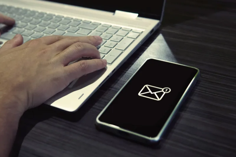 telefon mail freepik