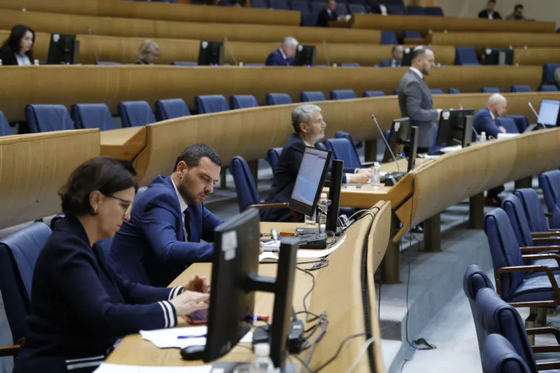 Parlament nova 1