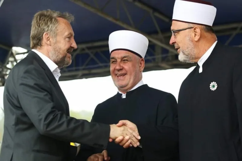 Izetbegovic prisustvovao otvaranju dzamije u kacunima izetb
