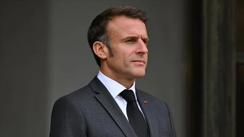 Macron aa