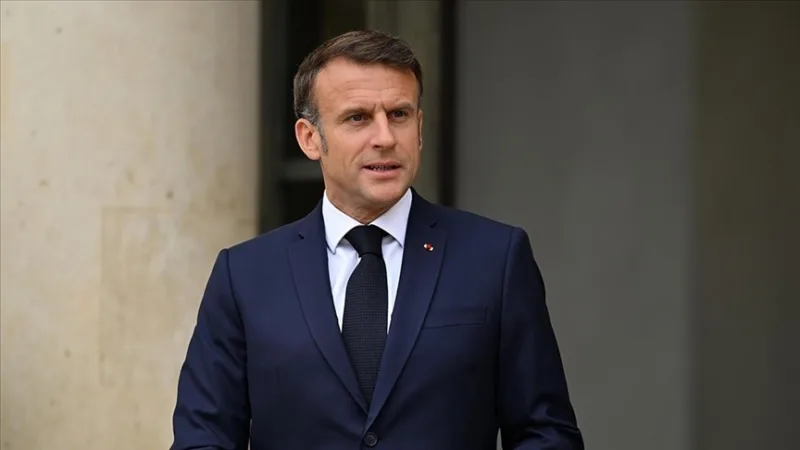Macron aa