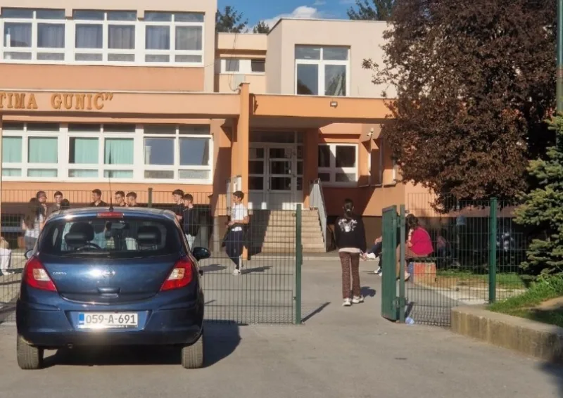 Skola dojava o bombi