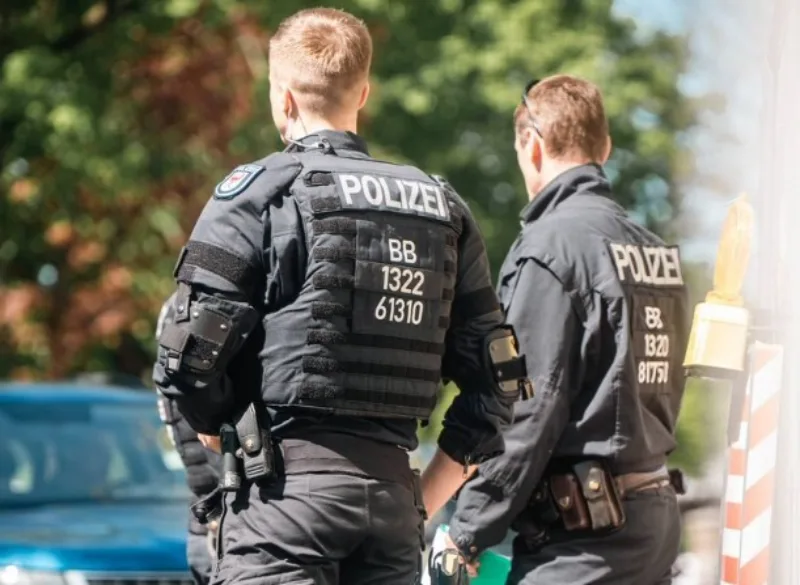 Polizija x
