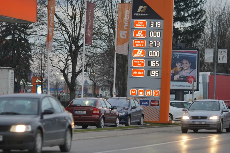 PXL 150322 92521261