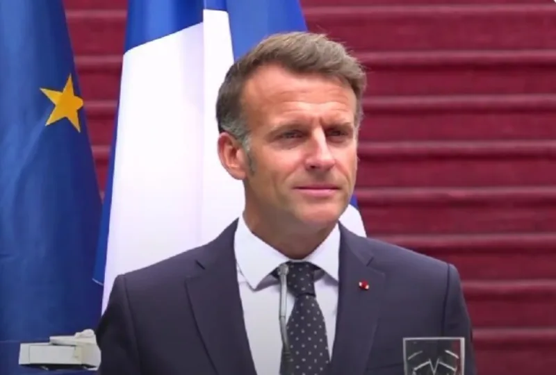 Macron cg