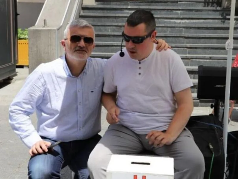 Mandic podrzao djecaka bartu dok sam ja nacelnik pjevat ce u ferhadiji mandddddd 6a2872061d902
