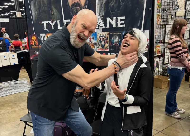 I had the honor of meeting therealtylermane at indianacomicconvention he was so cool and I lov