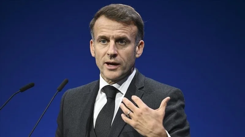 Macron aa