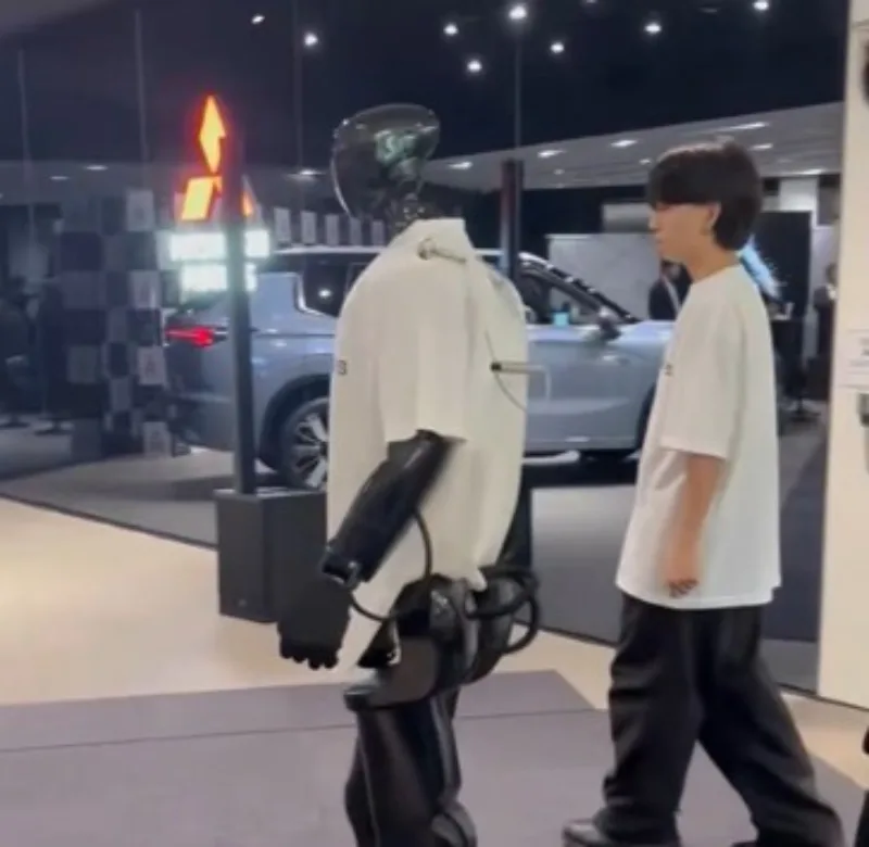 Mitsubishi humanoid robot