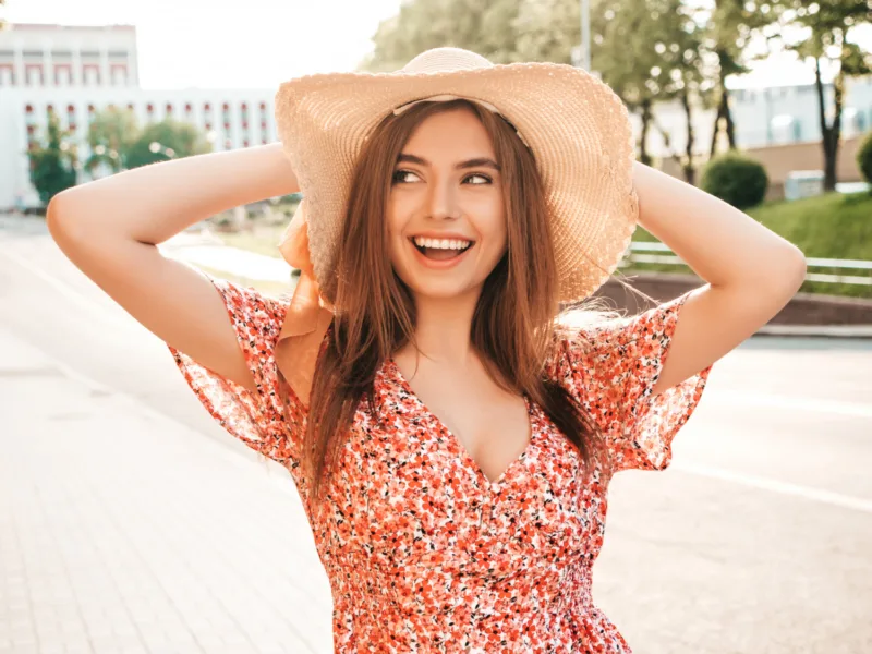 djevojka ljeto freepik