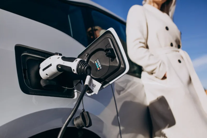 električno auto freepik