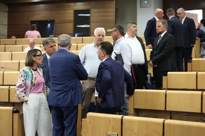 Parlament nova