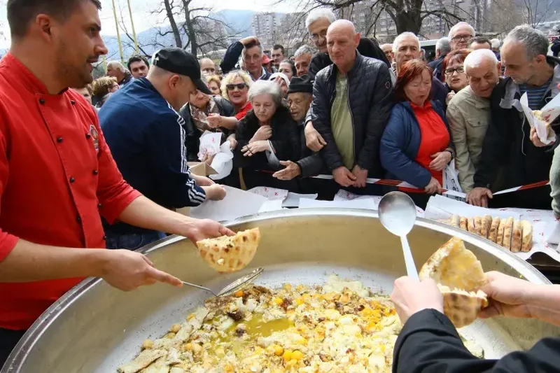 Cimbur od hiljadu jaja podijeljen posjetiocima