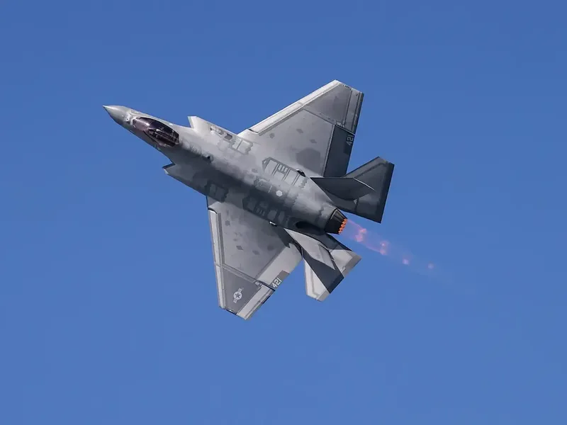F 35