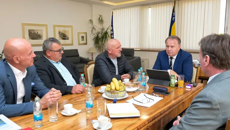 Foto Sastanak premijera Niksica i ministra Hrnjica s predstavnicima polj udruzenja 20102025