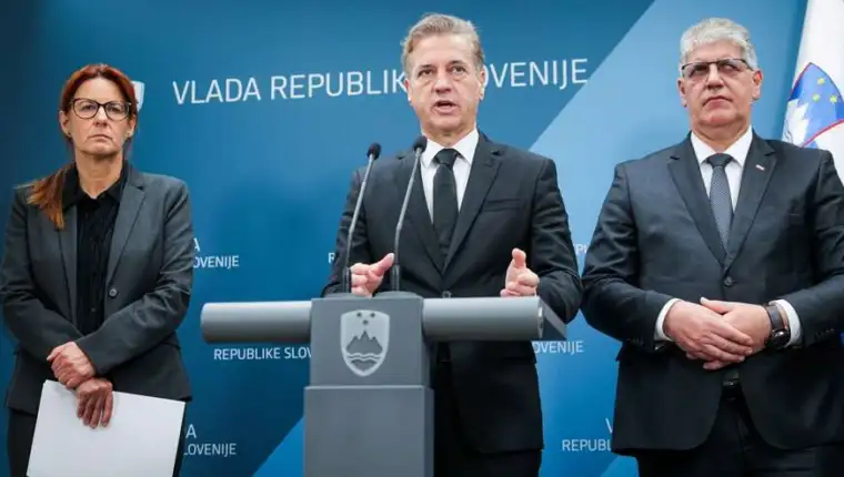 Andreja Katic Bostjan Poklukar i Robert Golob 872x610