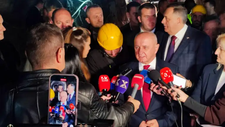 Res 1762455721 probijen tunel rezim slavi a narod ceka struju