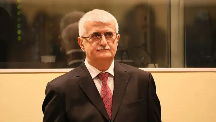 Bruno stoji