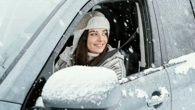 auto snijeg freepik