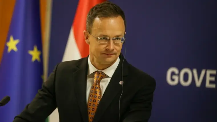 Szijarto444