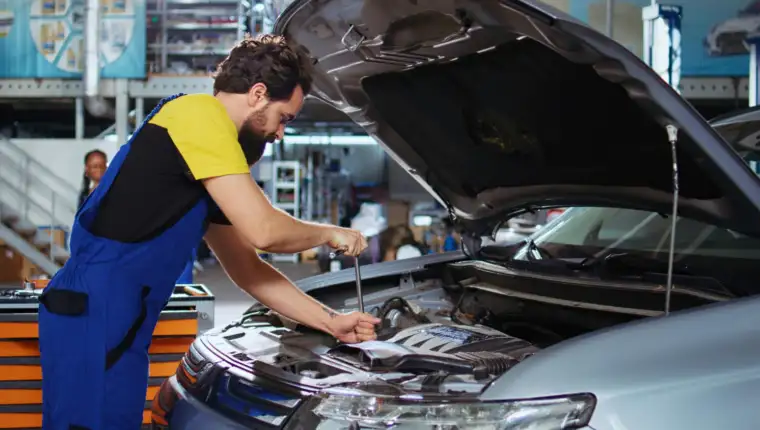 servis auta freepik