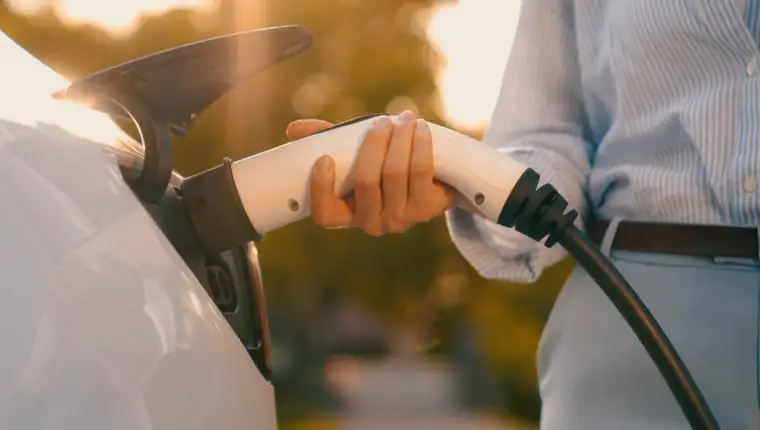 Elektricni automobil freepik