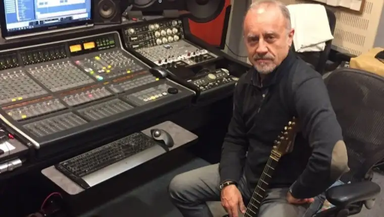 Regardless of whether he plays live or working in the studio Niksa Bratos always uses line6 eu