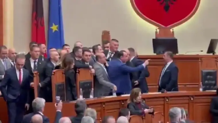Albanija1