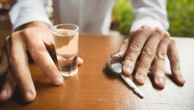 alkohol voznja freepik