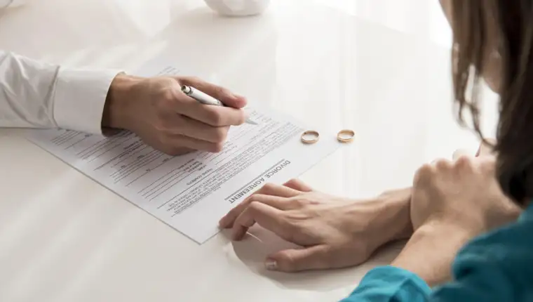 Close up couple divorcing