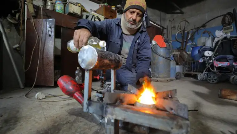 AA 20251223 40053026 40053015 PALESTINAC OSMISLIO ALTERNATIVNI SISTEM GORIVA USLIJED KRIZE U GAZI