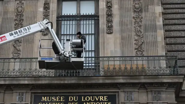 Louvre24
