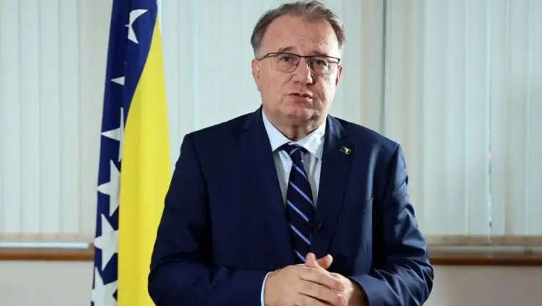 L f3dc83f4801e4f70c316eefc4f97c4ab