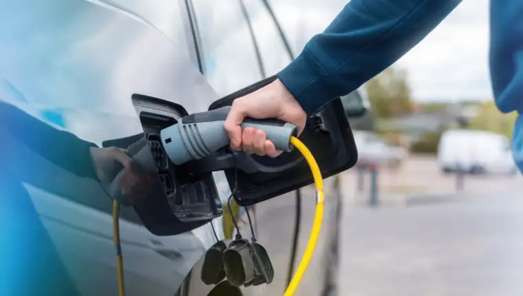 auto punjač freepik