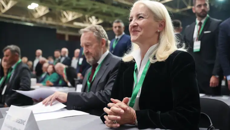 PXL 141023 104622753