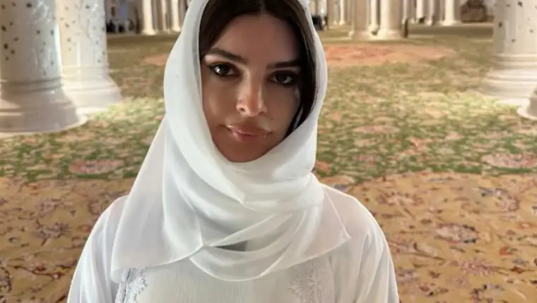 Emily Ratajkowski