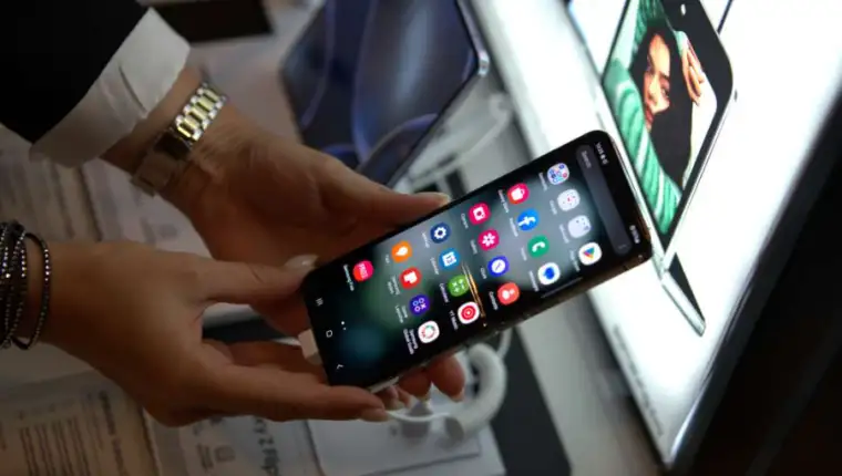 Telefoni 3