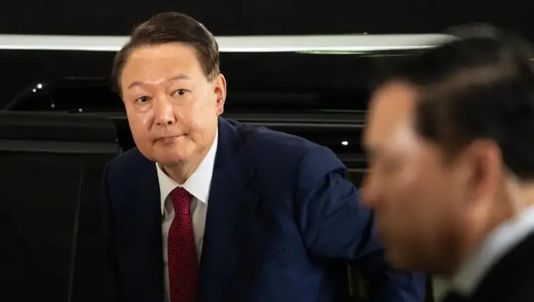 Yoon Suk Yeol aa