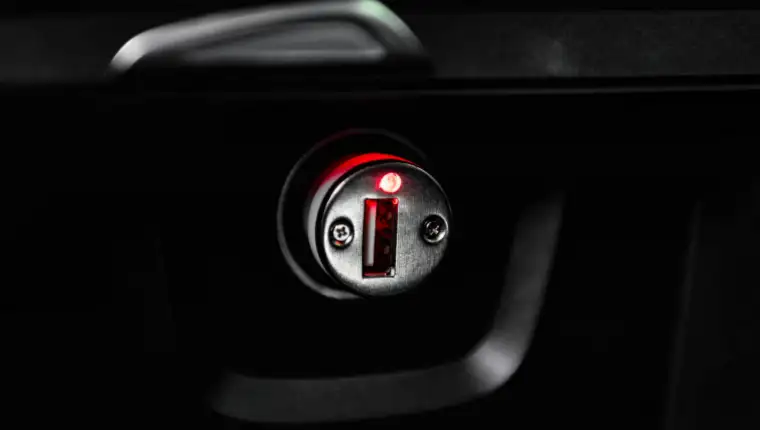 upaljač auto freepik