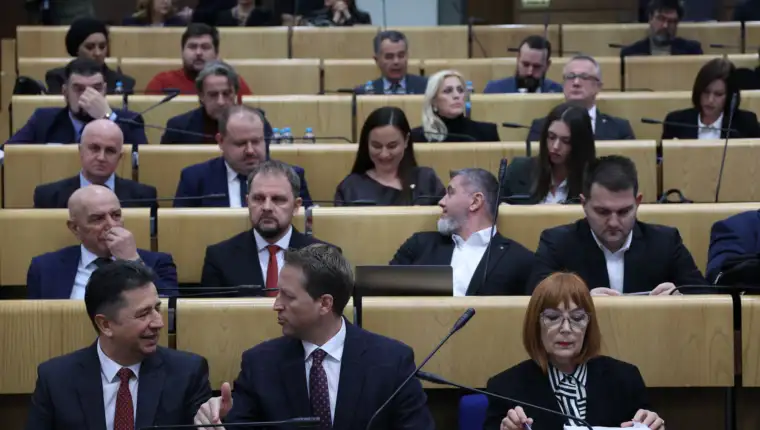 Parlament nova