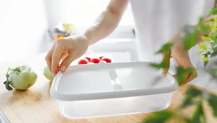 plastična posuda freepik