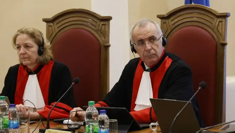Ustavni sud fena 6