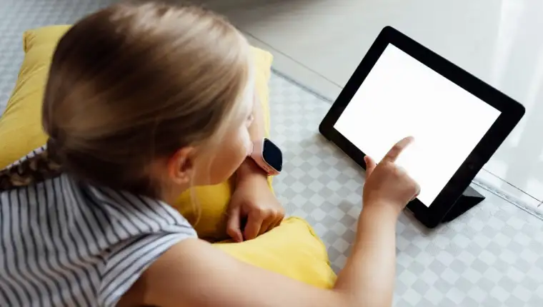 Dijete ipad freepik