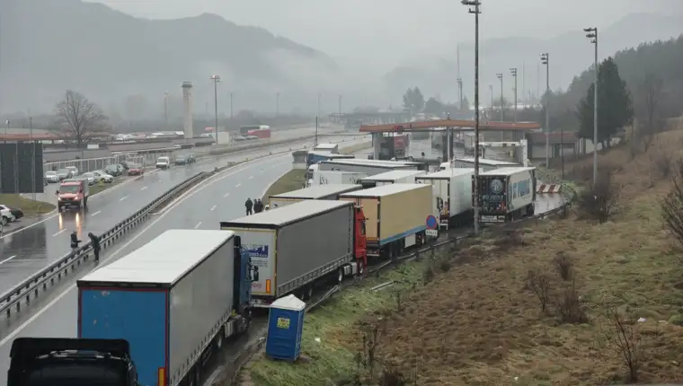 AA 20260126 40372901 40372886 BLOKADA TERETNOG SAOBRACAJA NA GRANICI SRBIJE S EU