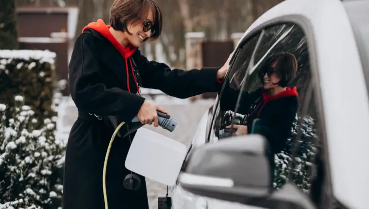 električno auto zima freepik