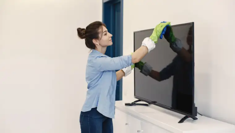 televizija čišćenje freepik