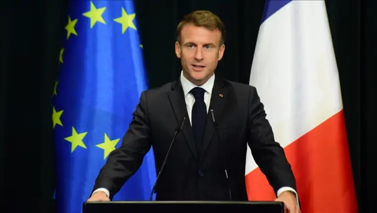 Macron aa