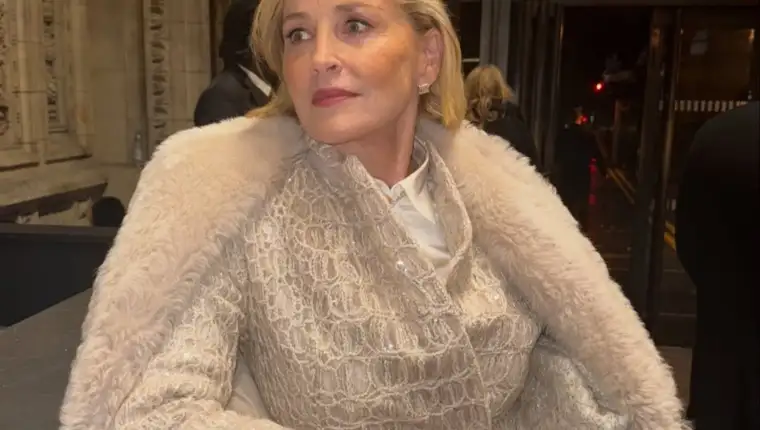 Stepping out for the British Fashion Awards tonight Nails done outfit ready I love this city 1