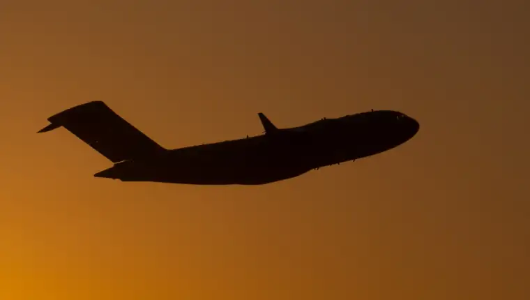 Avion aksam